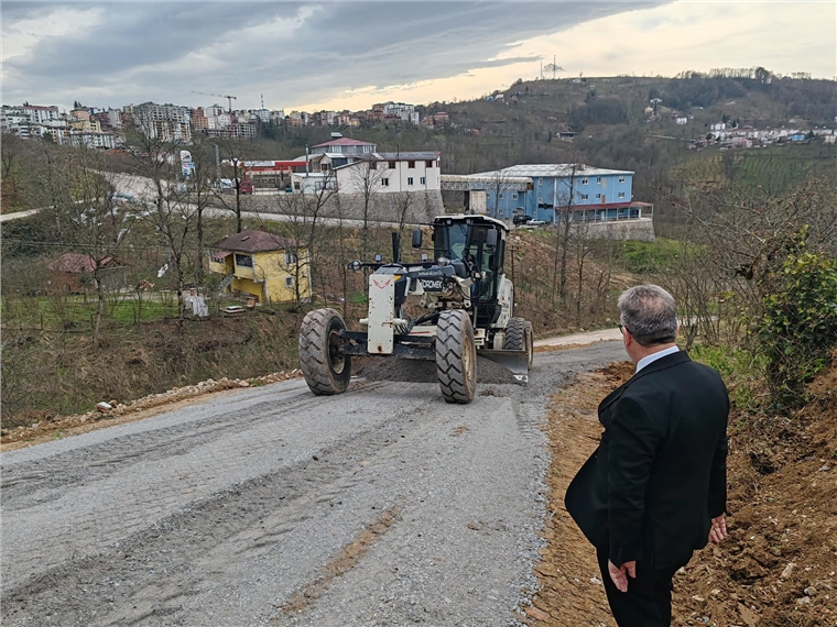 Atatürk İlkokulu Yanında Açılan Alternatif Yolda Çakıllama Çalışmaları Sürüyor