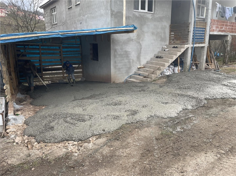 Engelli Vatandaş İçin Çayırkent’te Beton Döküm Çalışması