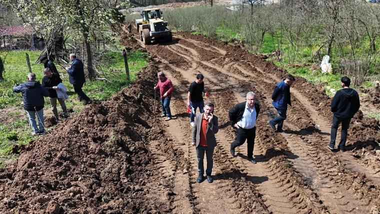 Sanayi Sitesi’ne Yapılan Yeni Yol İçin Hafta Sonu Mesaisi